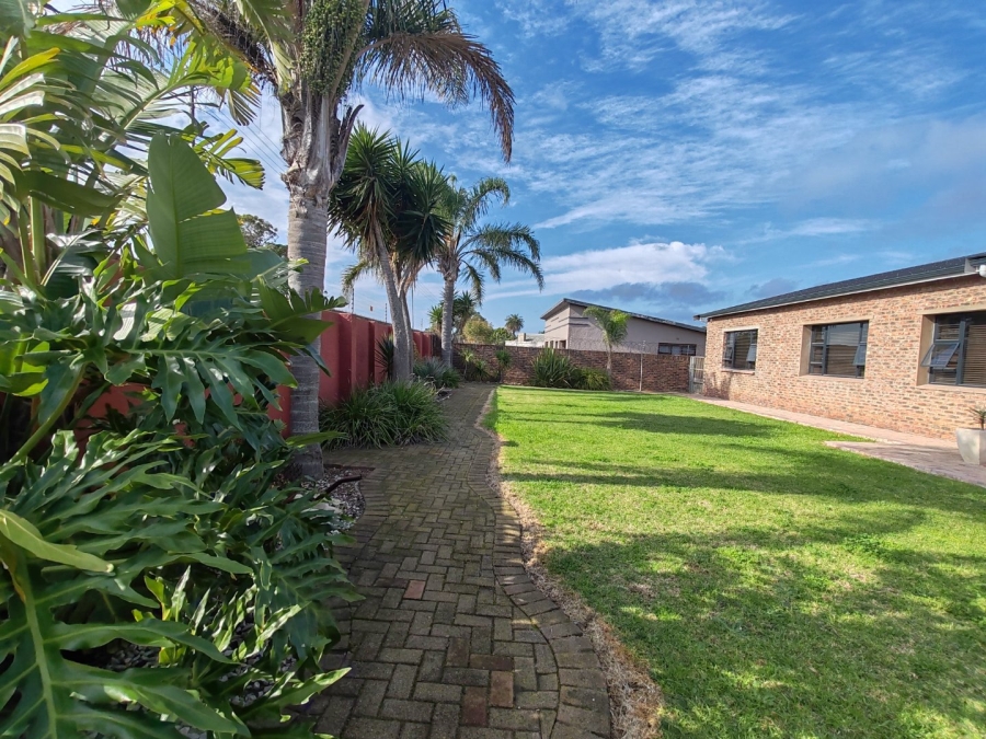 4 Bedroom Property for Sale in Newton Park Eastern Cape